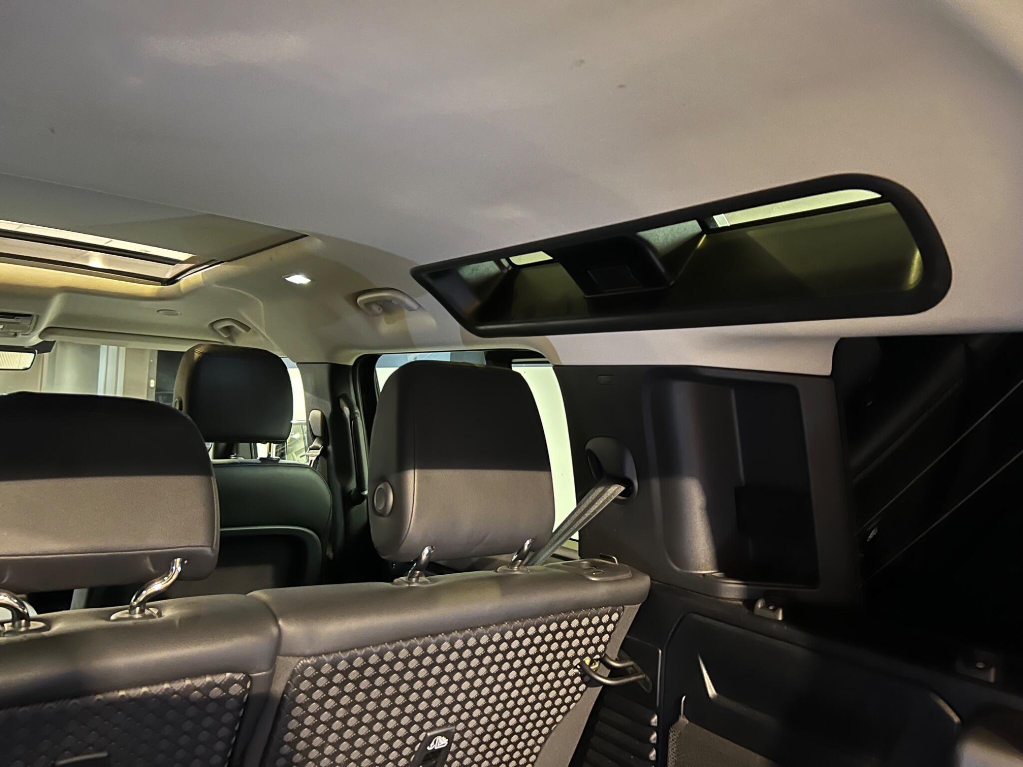 Land Rover Defender 110